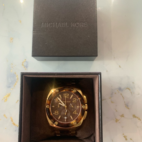 Michael Kors Women Tribecca tortoise watch - Picture 2 of 6
